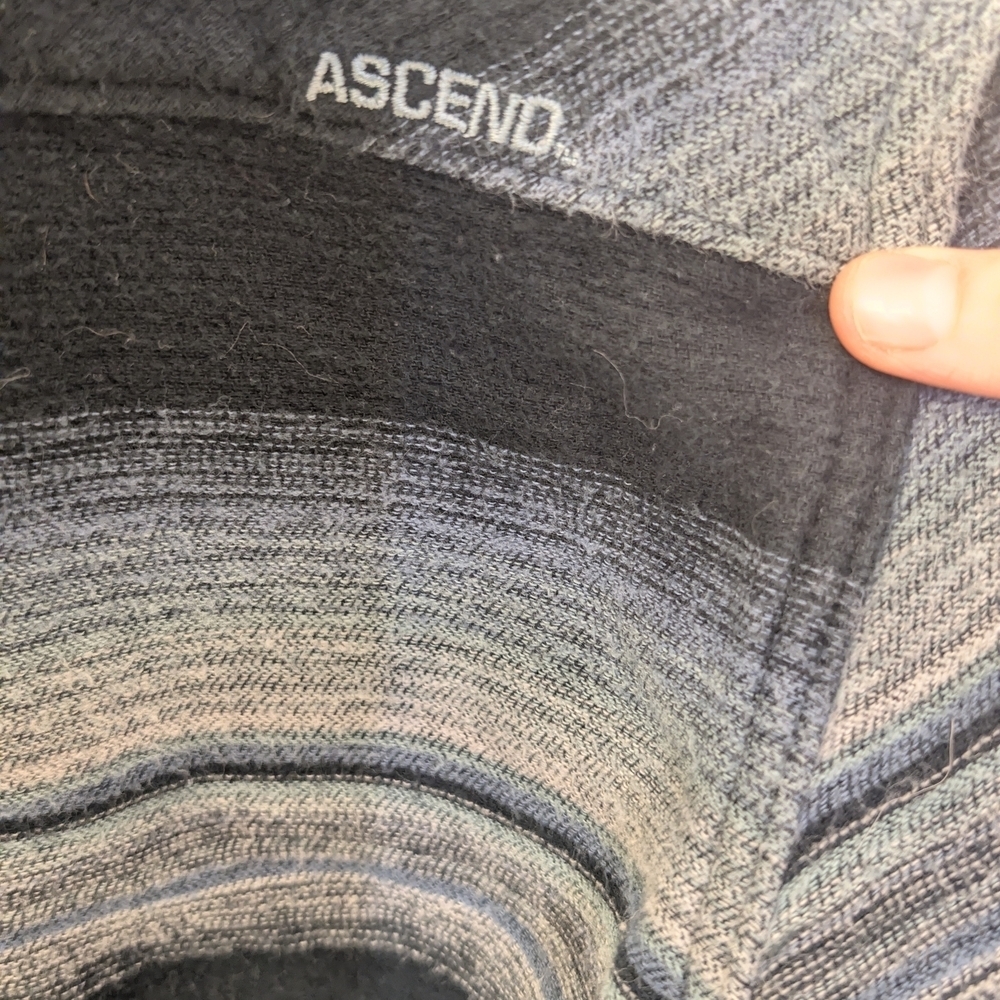 Bass Pro Shops Gray and Black Knit Jacket - Picture 8 of 11